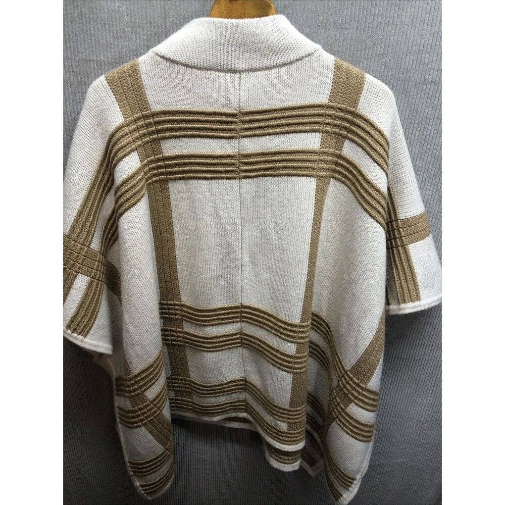 Anne Klein Poncho Size M Cream Check Gold Metallic Old Money Lion Buckle Closure